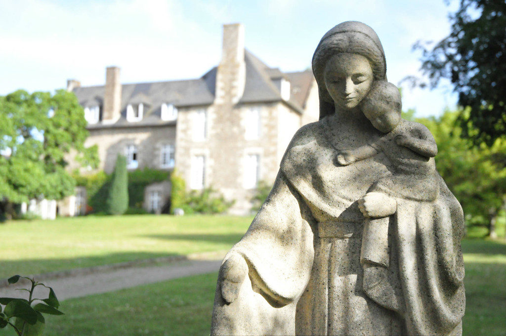 Statue du Foyer de charité de Tressaint
