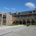 Parvis de la Maison Saint-Yves