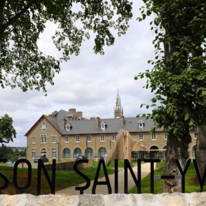 Entrée principale de la Maison Saint-Yves