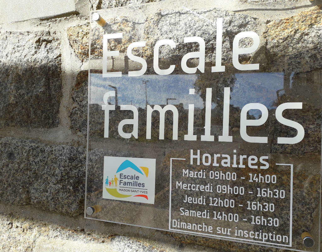 plaque de l'escale familles