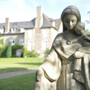 Statue de Notre Dame du foyer à Tressaint