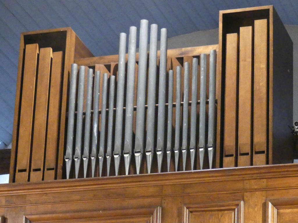 Orgue à la chapelle du Sanctuaire marial de Querrien