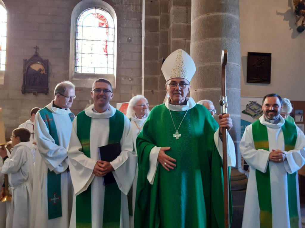 Messe d'accueil du père Pierrick Jegonday, curé de la paroisse Saint Brieuc