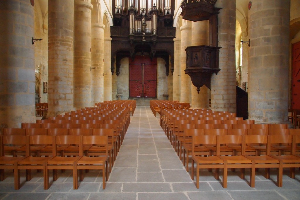 Nouvelles chaises de la cathédrale de Saint-Brieuc