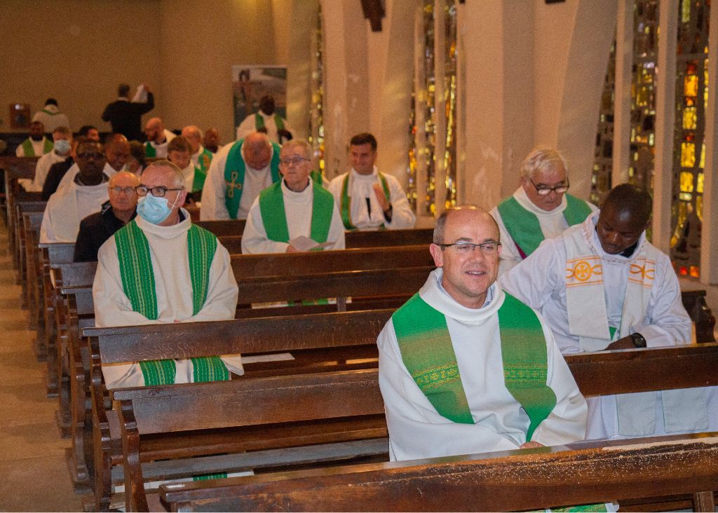 Session des prêtres en activité du 22 et 29 à Pontmain