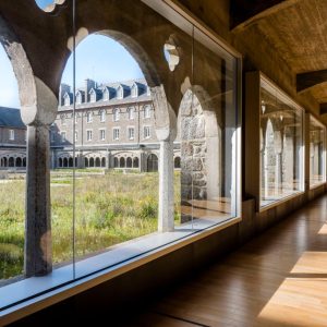 Cloître de la Maison Saint-Yves